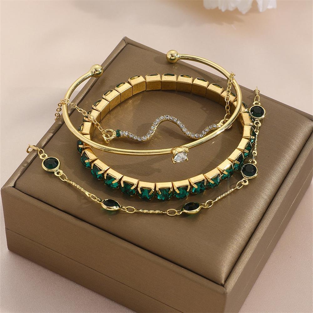 4 Pcs 4 Qul Design Gold Plated Rhinestone Charm Bracelet