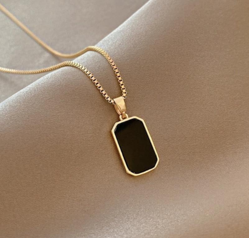 Stylish Black Stone Pendant - Gold Plated, 1 Pc
